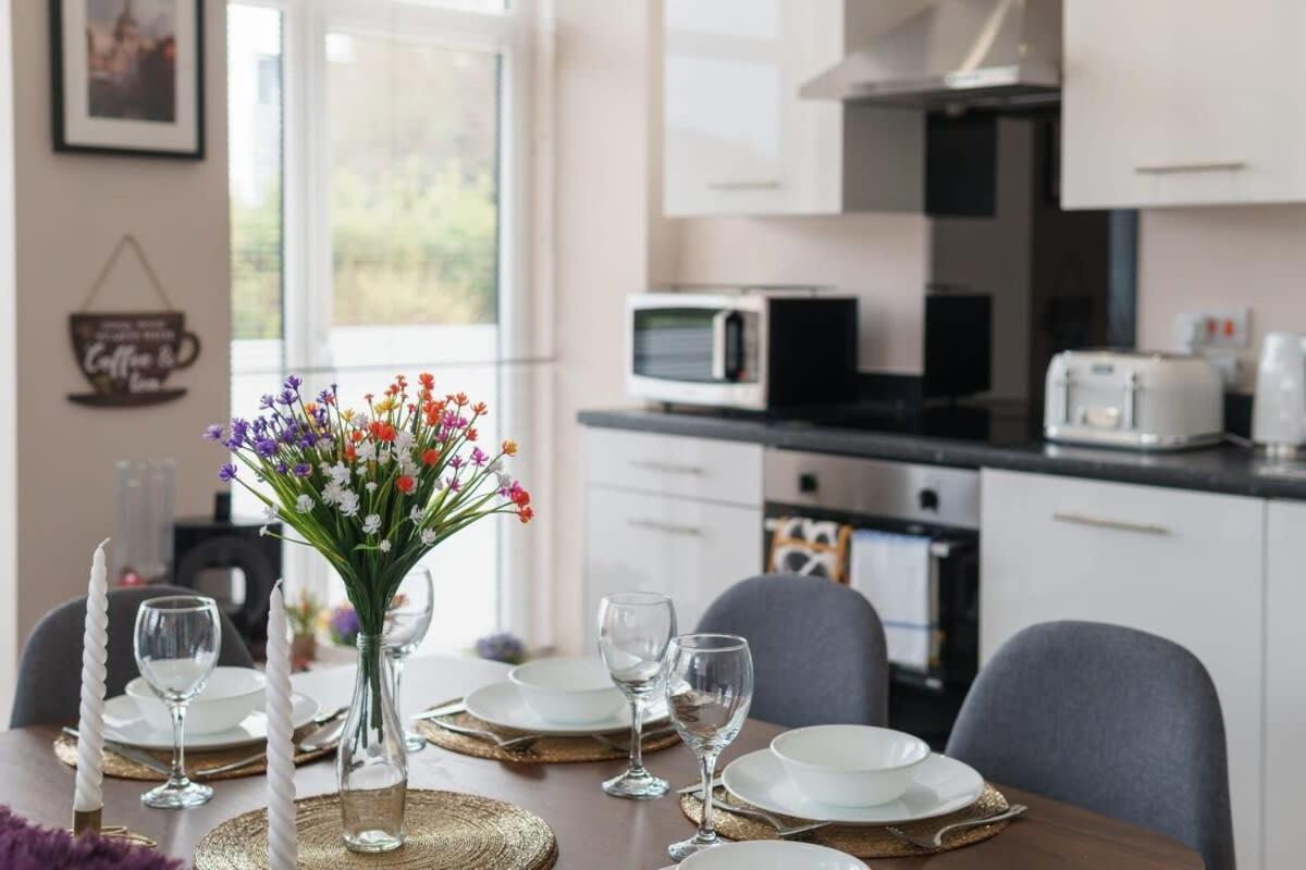 2 Bedroom Modern Apartment In Manchester Bagian luar foto