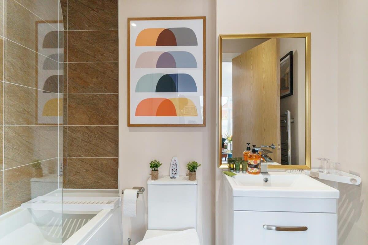 2 Bedroom Modern Apartment In Manchester Bagian luar foto