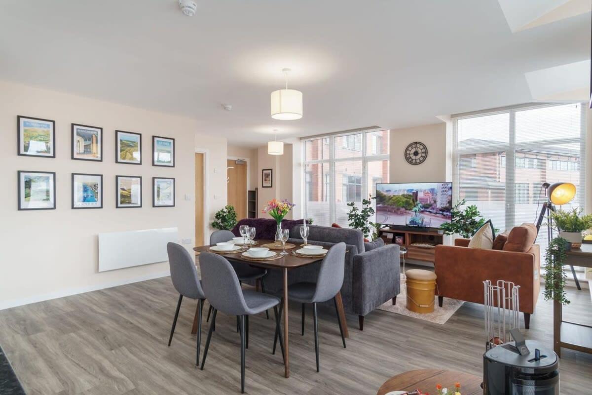 2 Bedroom Modern Apartment In Manchester Bagian luar foto