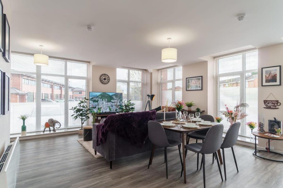 2 Bedroom Modern Apartment In Manchester Bagian luar foto