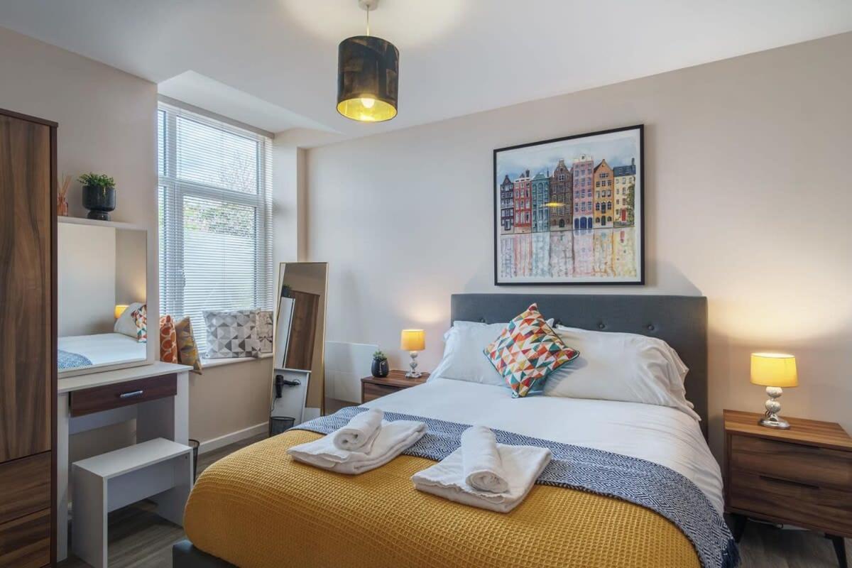 2 Bedroom Modern Apartment In Manchester Bagian luar foto