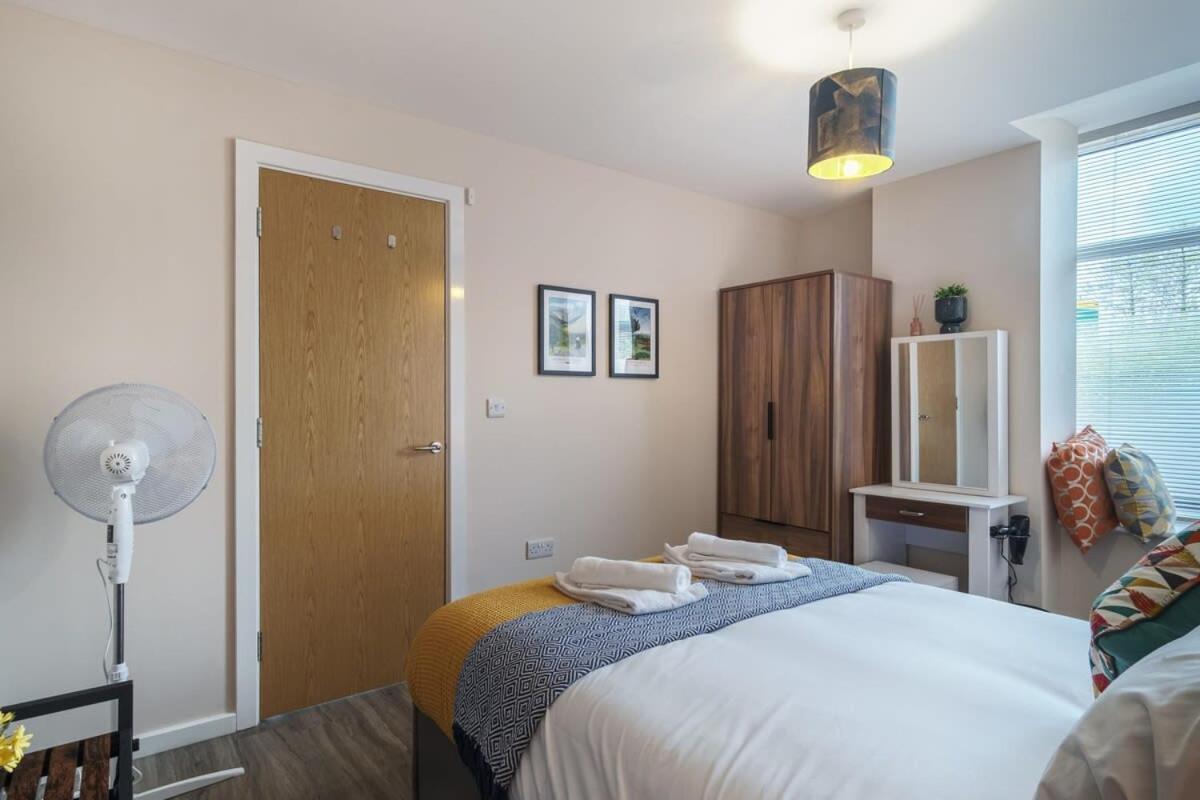2 Bedroom Modern Apartment In Manchester Bagian luar foto