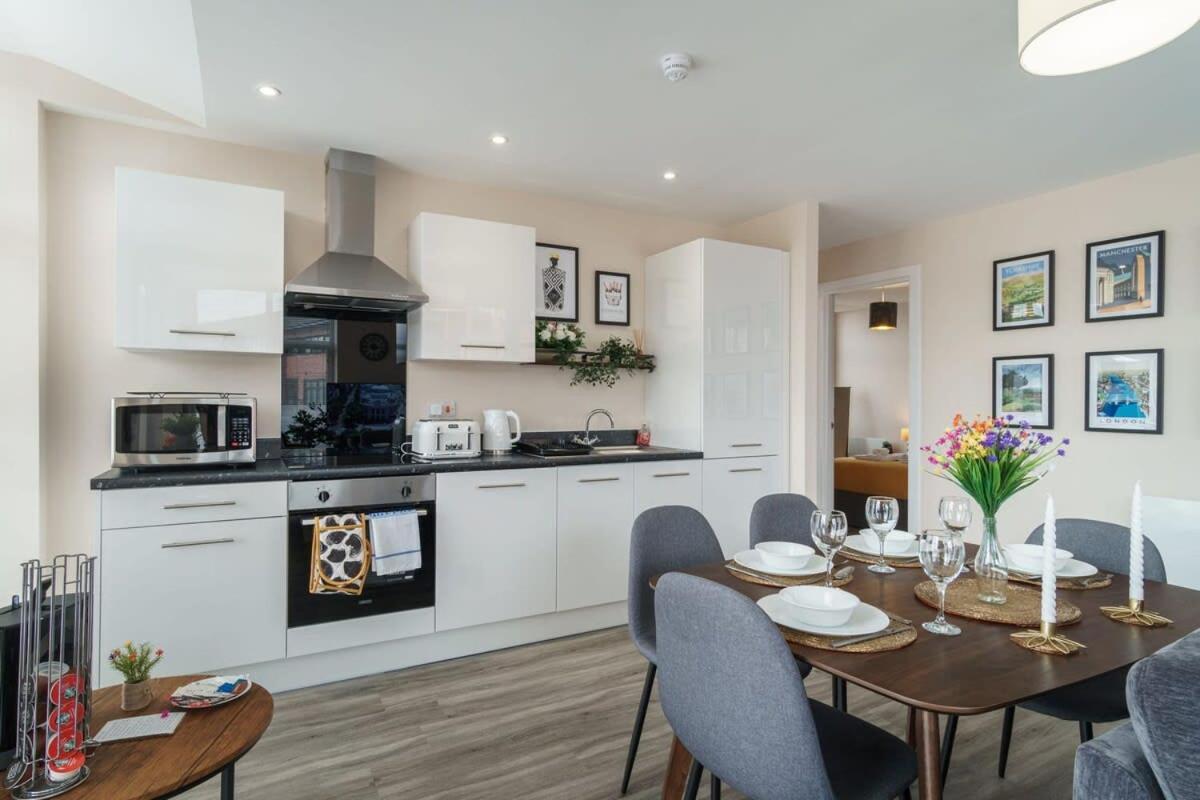 2 Bedroom Modern Apartment In Manchester Bagian luar foto